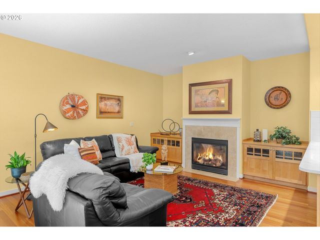 8914 Sw TAYLORS FERRY Rd, Portland, OR 97223