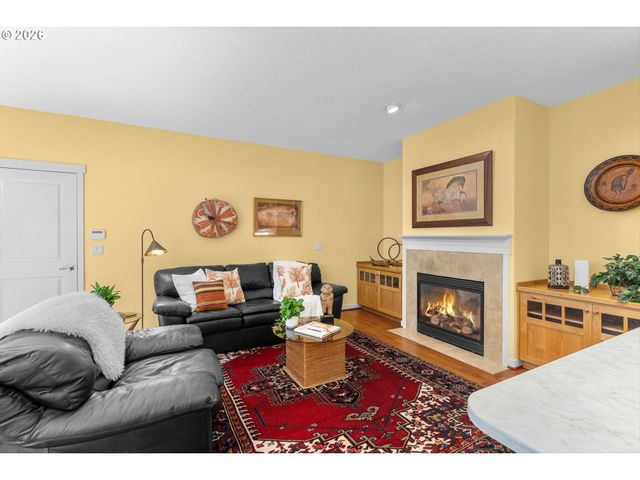 8914 Sw TAYLORS FERRY Rd, Portland, OR 97223