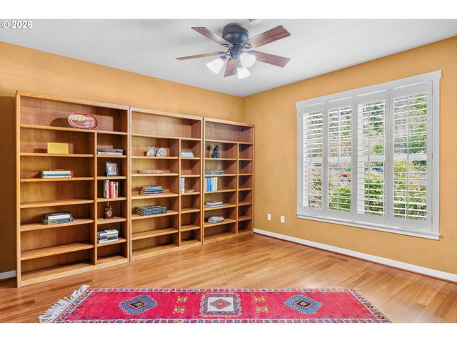 8914 Sw TAYLORS FERRY Rd, Portland, OR 97223