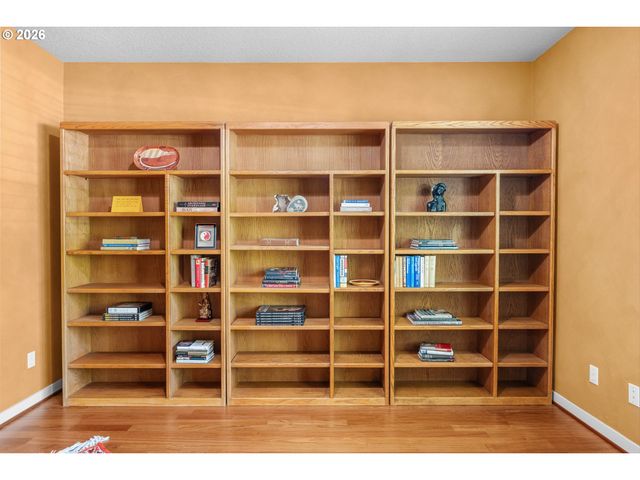 8914 Sw TAYLORS FERRY Rd, Portland, OR 97223