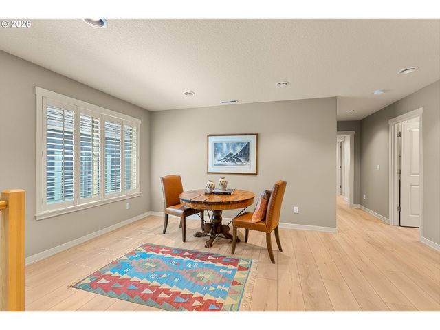 8914 Sw TAYLORS FERRY Rd, Portland, OR 97223