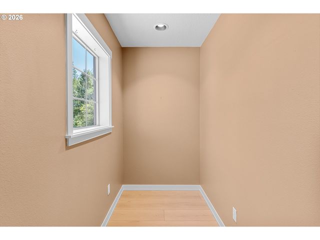 8914 Sw TAYLORS FERRY Rd, Portland, OR 97223