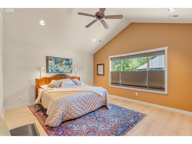 8914 Sw TAYLORS FERRY Rd, Portland, OR 97223