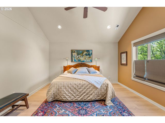 8914 Sw TAYLORS FERRY Rd, Portland, OR 97223