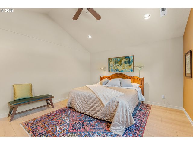 8914 Sw TAYLORS FERRY Rd, Portland, OR 97223