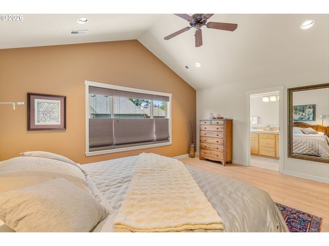 8914 Sw TAYLORS FERRY Rd, Portland, OR 97223