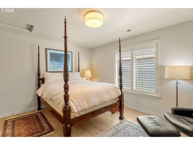 8914 Sw TAYLORS FERRY Rd, Portland, OR 97223