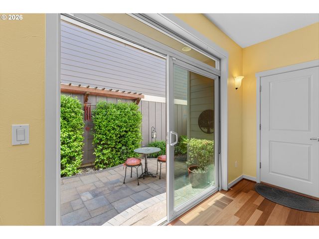 8914 Sw TAYLORS FERRY Rd, Portland, OR 97223