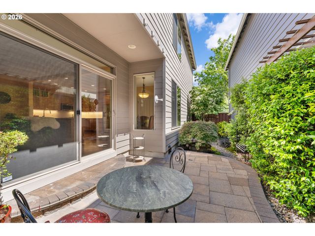 8914 Sw TAYLORS FERRY Rd, Portland, OR 97223