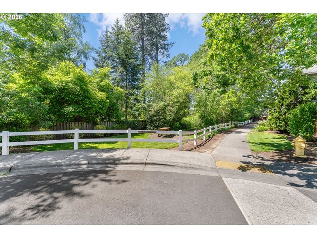 8914 Sw TAYLORS FERRY Rd, Portland, OR 97223