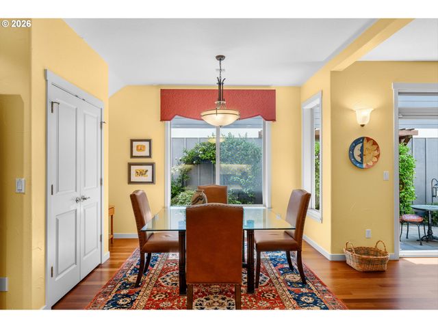 8914 Sw TAYLORS FERRY Rd, Portland, OR 97223