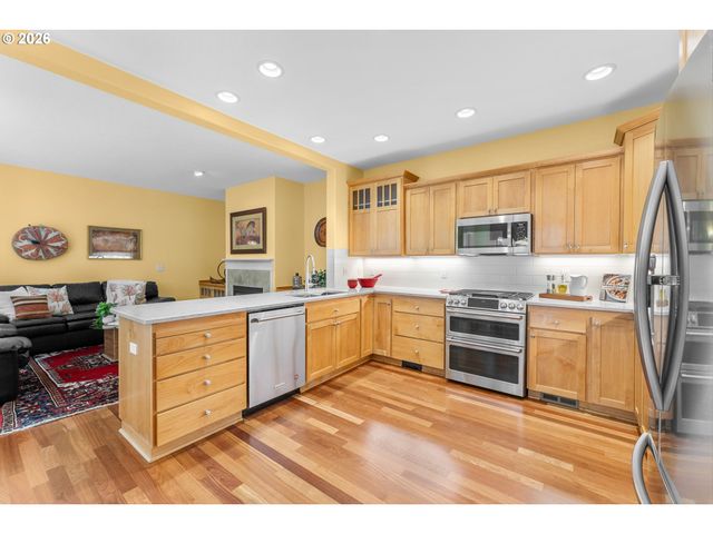 8914 Sw TAYLORS FERRY Rd, Portland, OR 97223