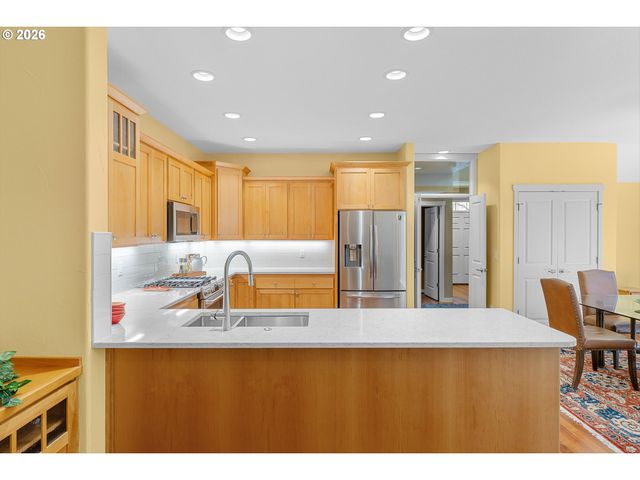 8914 Sw TAYLORS FERRY Rd, Portland, OR 97223