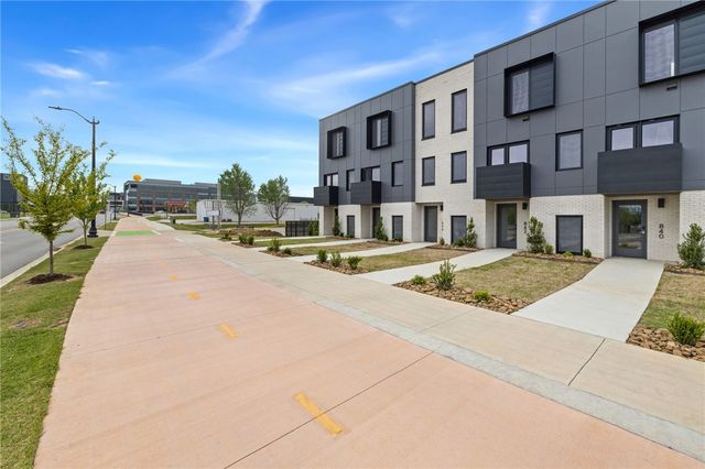 842 SE 8th Street, Bentonville, AR 72712
