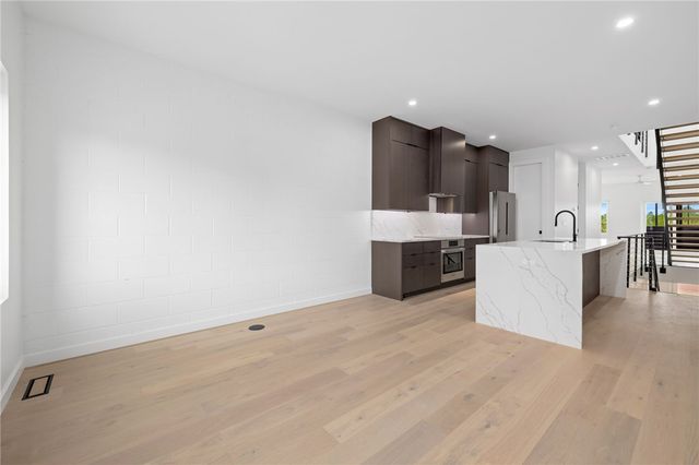 842 SE 8th Street, Bentonville, AR 72712