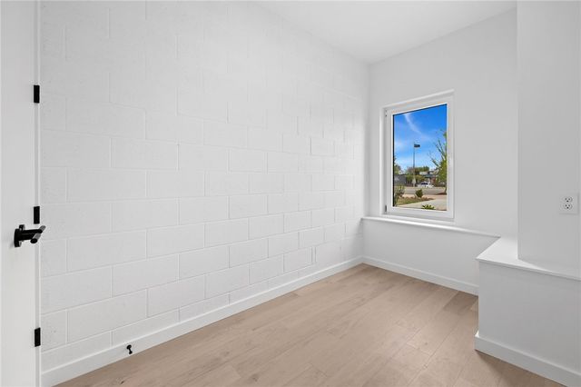 842 SE 8th Street, Bentonville, AR 72712