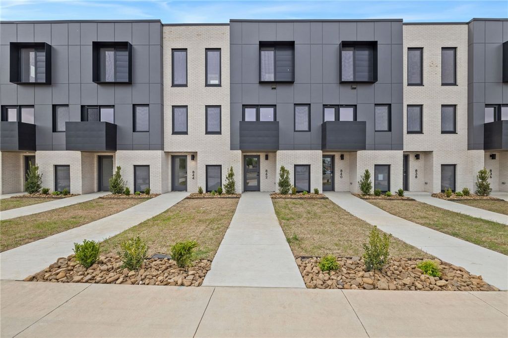 842 SE 8th Street, Bentonville, AR 72712