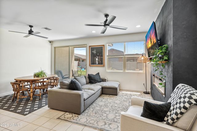 3297 E LUNA Drive, San Tan Valley, AZ 85143