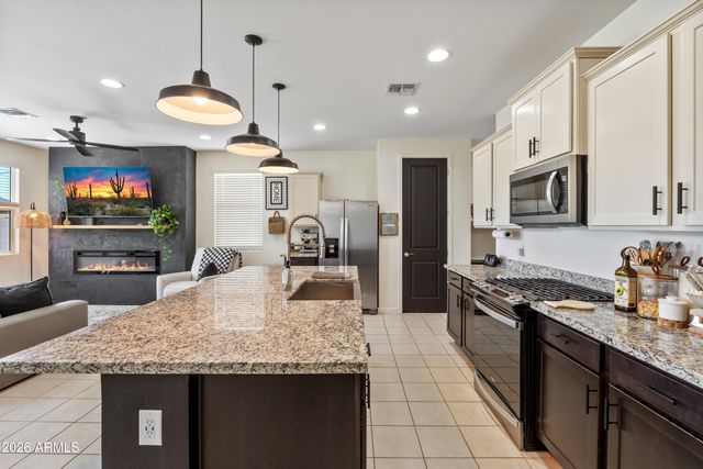 3297 E LUNA Drive, San Tan Valley, AZ 85143