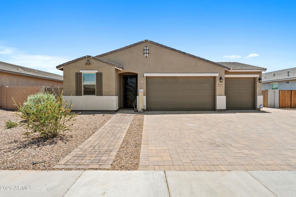3297 E LUNA Drive, San Tan Valley, AZ 85143