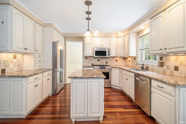 59249 High Pointe Drive, South Bend, IN 46614