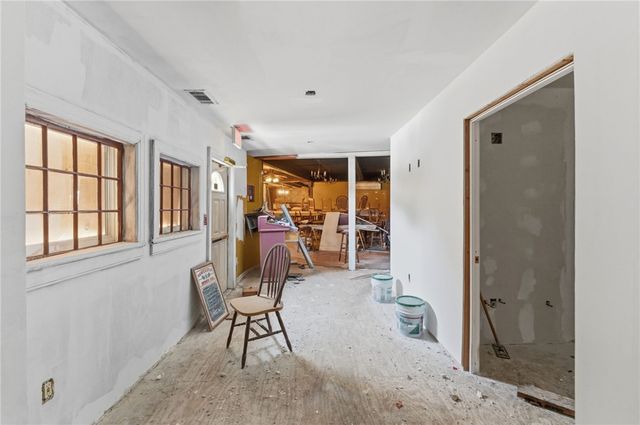 3376 Post Road, Warwick, RI 02886