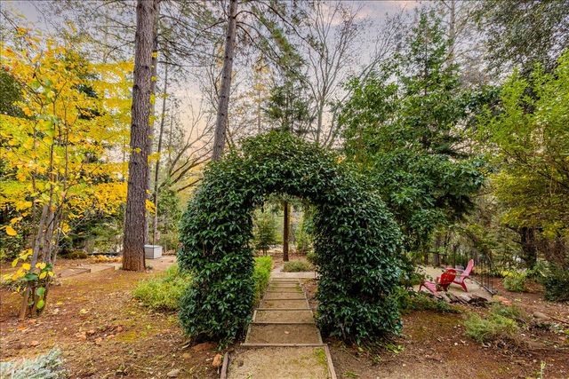 17117 Lawrence Way, Grass Valley, CA 95949