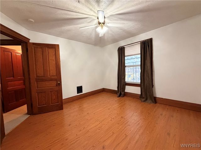 1852 Niagara Avenue, Niagara Falls, NY 14305