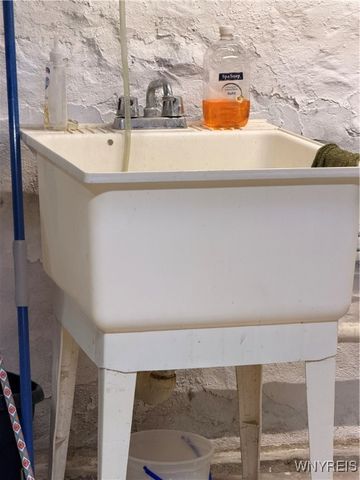 1852 Niagara Avenue, Niagara Falls, NY 14305