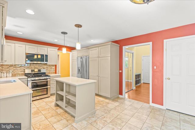 660 WOODSIDE RD, York, PA 17406