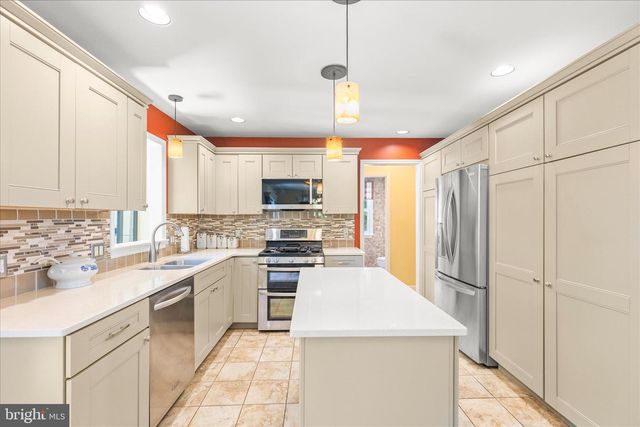 660 WOODSIDE RD, York, PA 17406