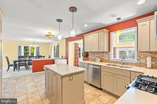 660 WOODSIDE RD, York, PA 17406