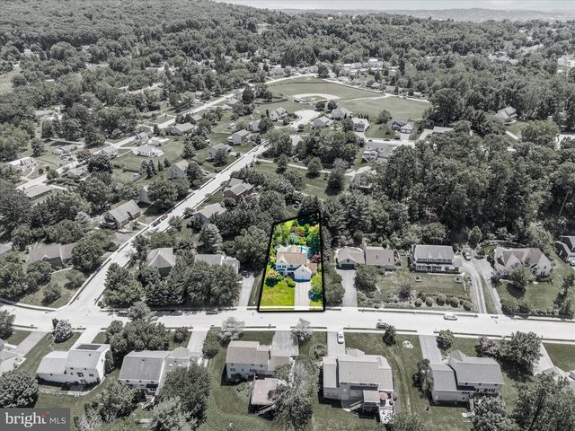 660 WOODSIDE RD, York, PA 17406