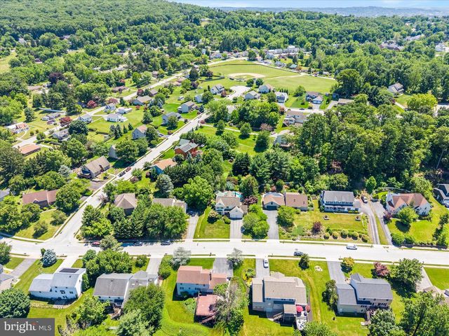 660 WOODSIDE RD, York, PA 17406