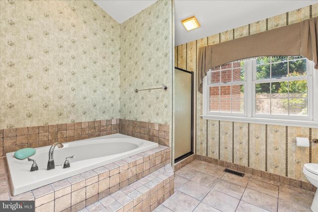 660 WOODSIDE RD, York, PA 17406