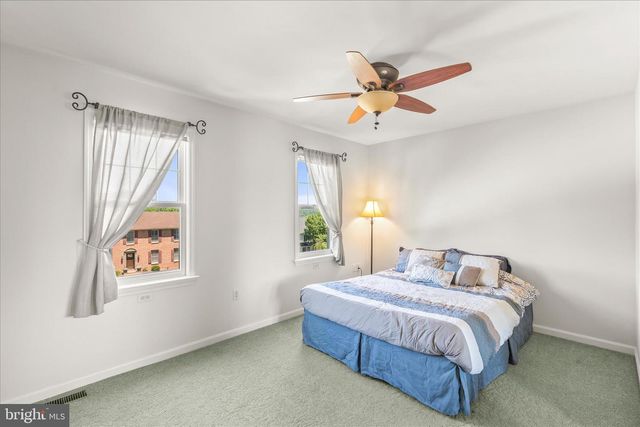 660 WOODSIDE RD, York, PA 17406