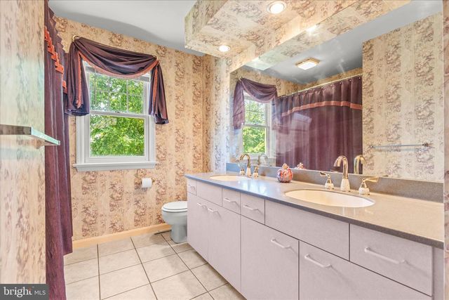 660 WOODSIDE RD, York, PA 17406