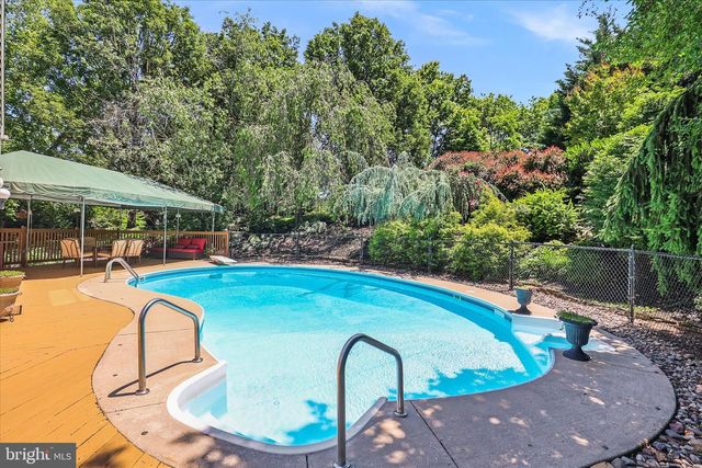 660 WOODSIDE RD, York, PA 17406