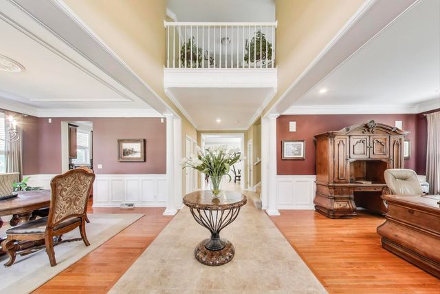 1721 N Woods Way, Vernon Hills, IL 60061
