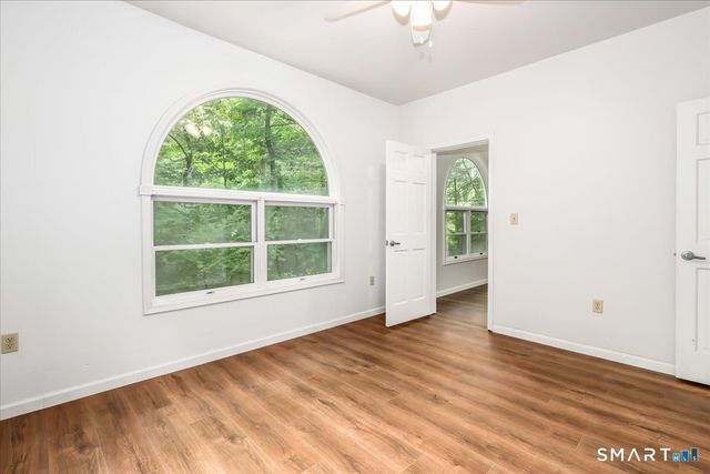 33 Greenknoll Drive, Brookfield, CT 06804