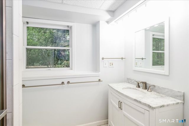 33 Greenknoll Drive, Brookfield, CT 06804