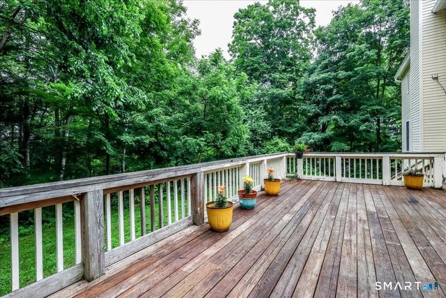 33 Greenknoll Drive, Brookfield, CT 06804