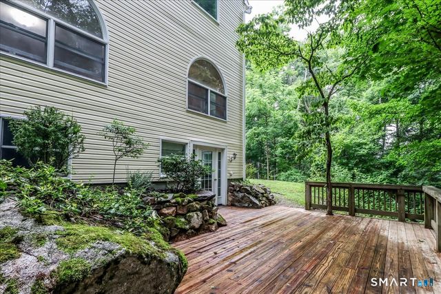 33 Greenknoll Drive, Brookfield, CT 06804