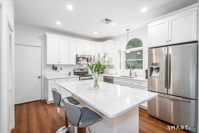 33 Greenknoll Drive, Brookfield, CT 06804