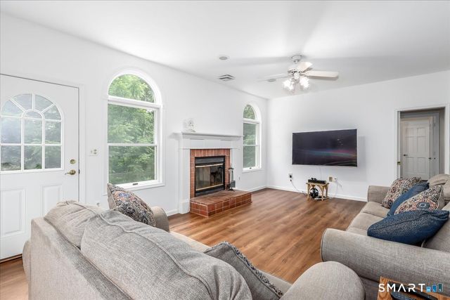 33 Greenknoll Drive, Brookfield, CT 06804