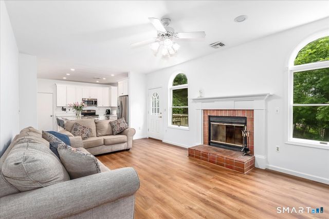 33 Greenknoll Drive, Brookfield, CT 06804