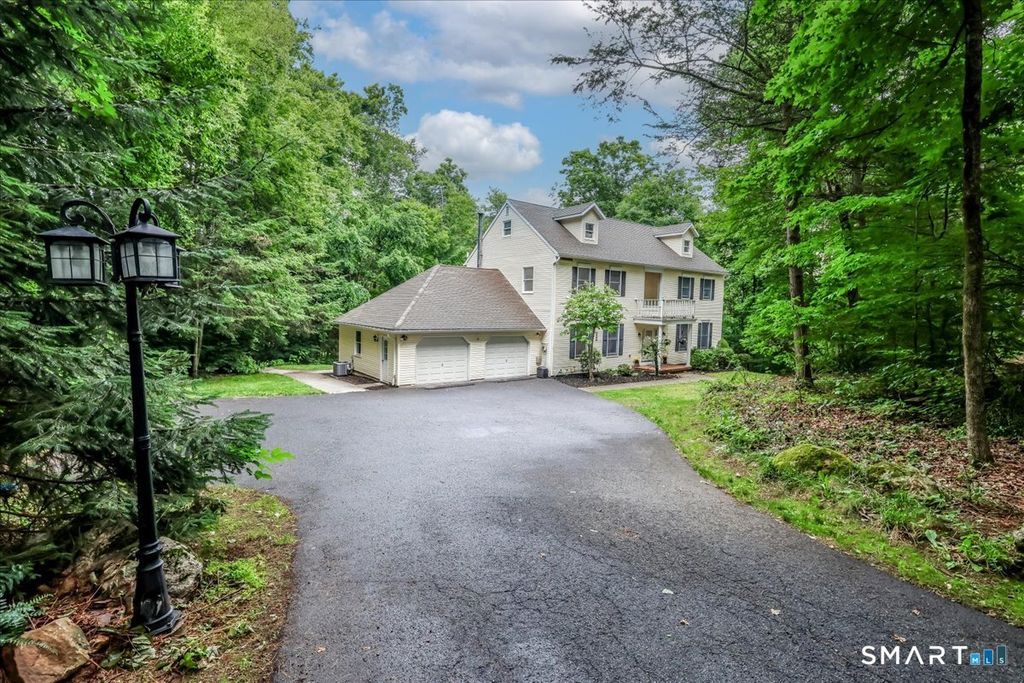 33 Greenknoll Drive, Brookfield, CT 06804