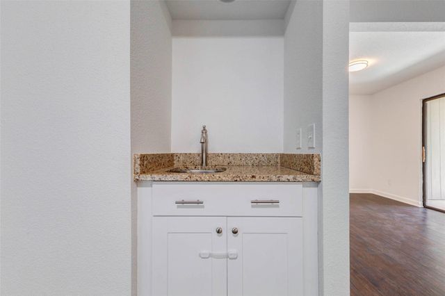 8100 Cambridge Street 114, Houston, TX 77054