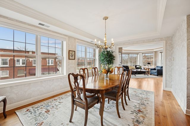 10 E Burlington Street 2B, Riverside, IL 60546