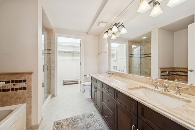 10 E Burlington Street 2B, Riverside, IL 60546